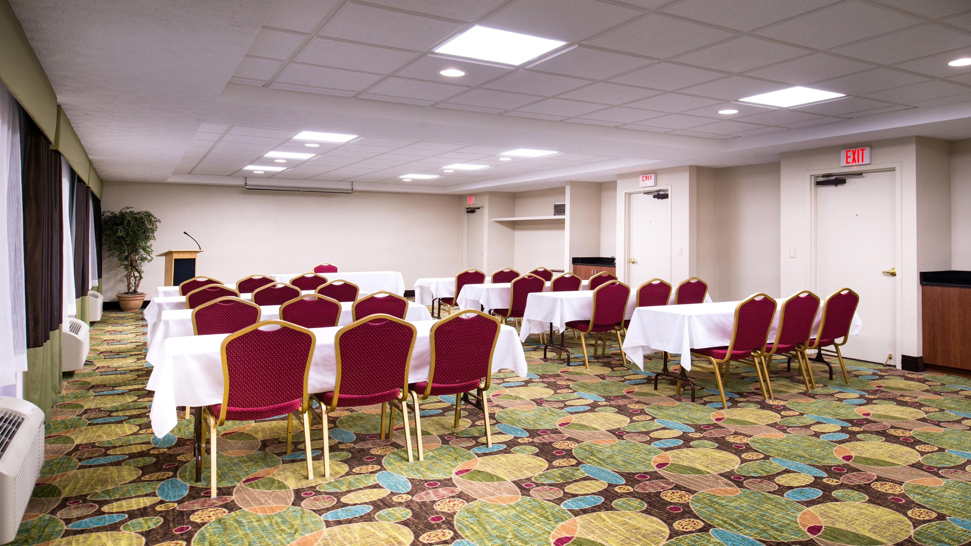 Holiday Inn Hotel & Suites Warren By Ihg Bagian luar foto