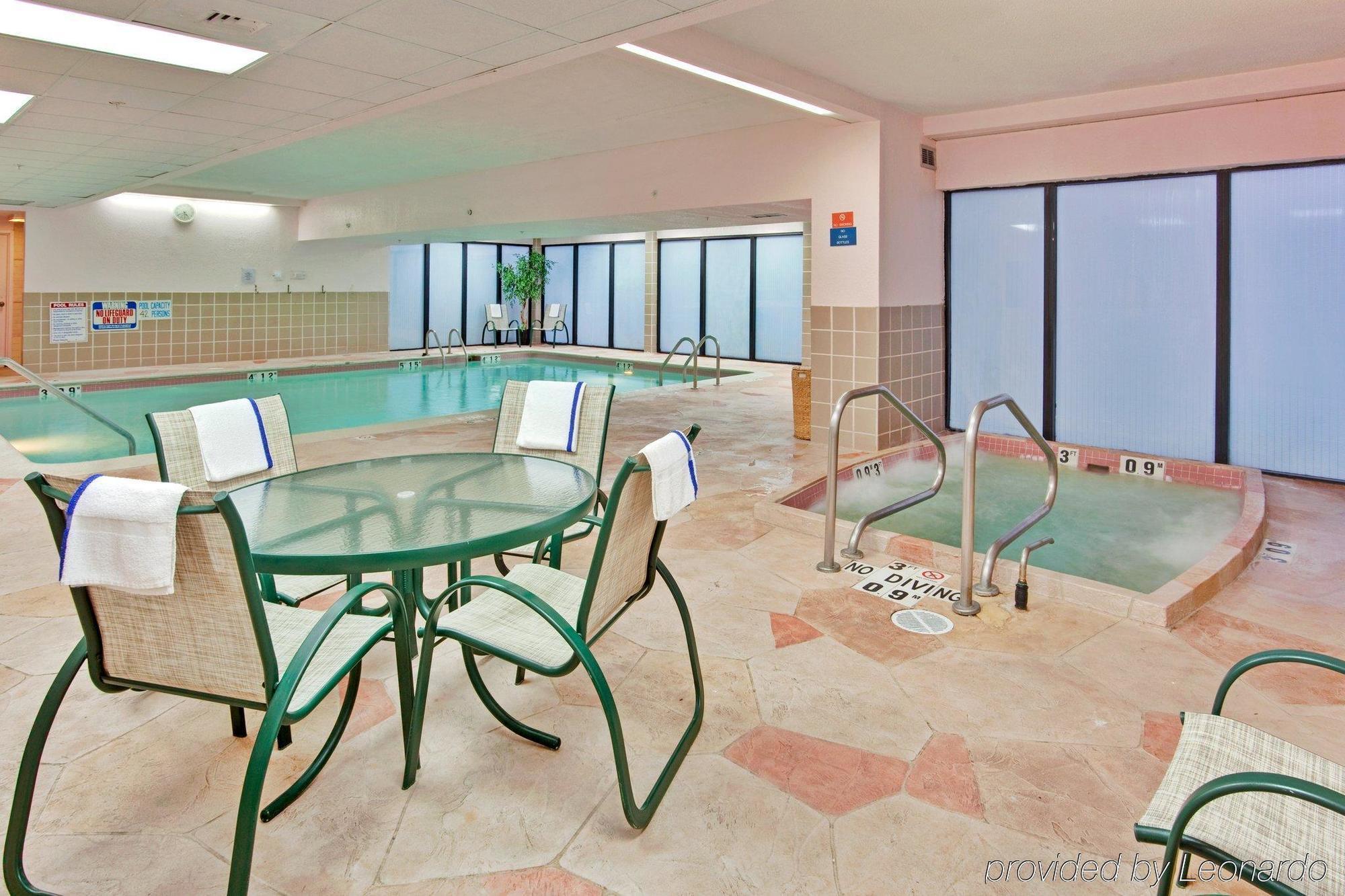 Holiday Inn Hotel & Suites Warren By Ihg Bagian luar foto